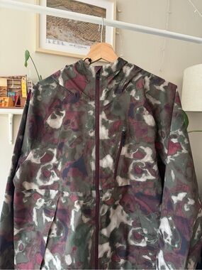 Gymshark Mens Retake Hooded Camo Rain Jacket